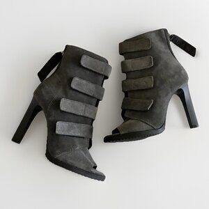 DKNY Boots Womens 7M Blake Booties Lug Sole High Heels Back Zip Black Suede